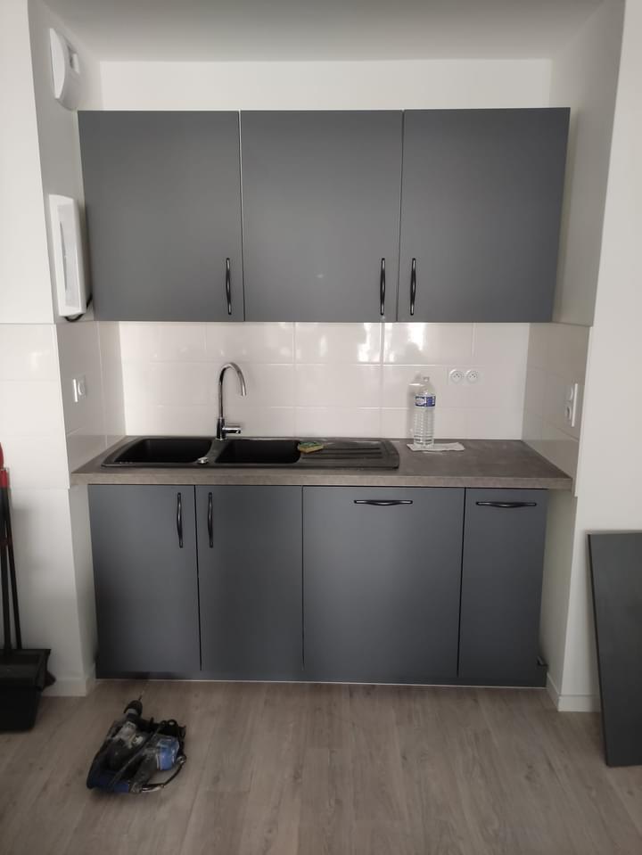 Pose d'une cuisine à Angers - Petite Cuisine Grise